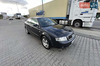 Седан Audi A4 2004 в Вишневом