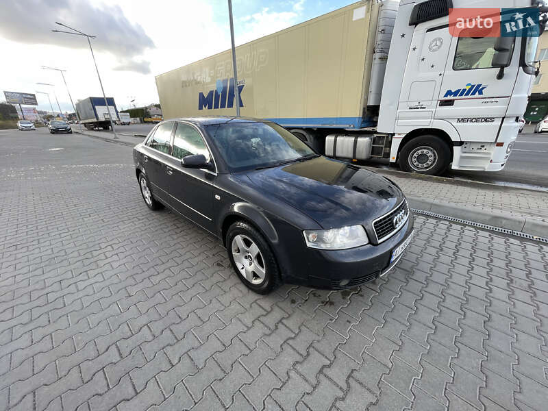 Седан Audi A4 2004 в Вишневом