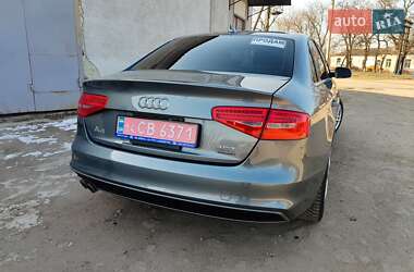 Седан Audi A4 2015 в Покровському