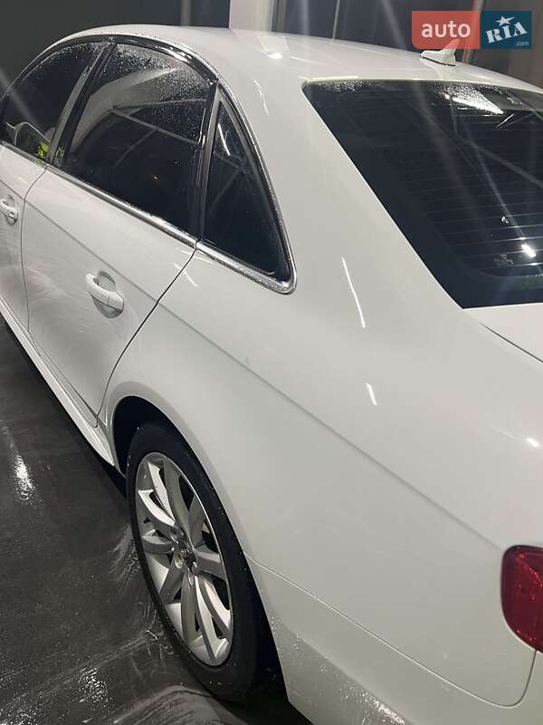 Седан Audi A4 2013 в Києві