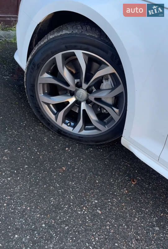 Седан Audi A4 2016 в Киеве