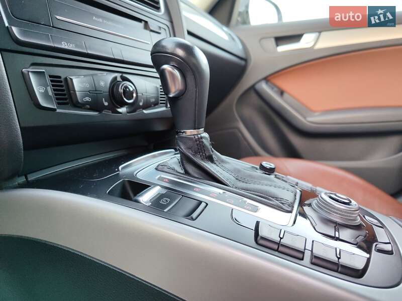 Седан Audi A4 2010 в Львові