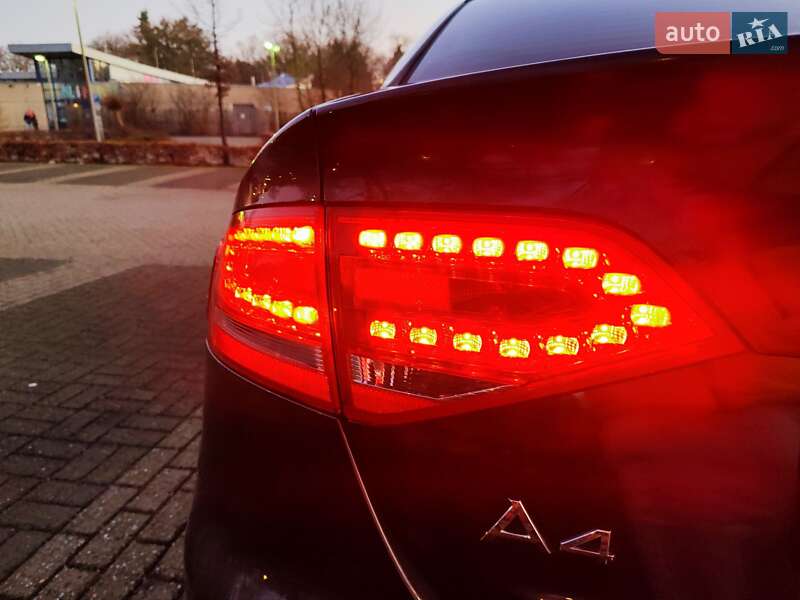 Седан Audi A4 2010 в Львові
