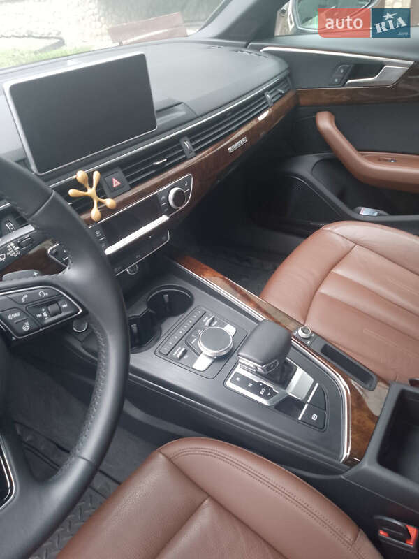 Седан Audi A4 2018 в Ивано-Франковске