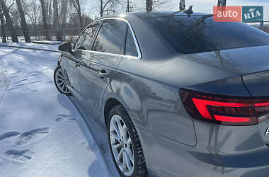 Седан Audi A4 2019 в Ромнах