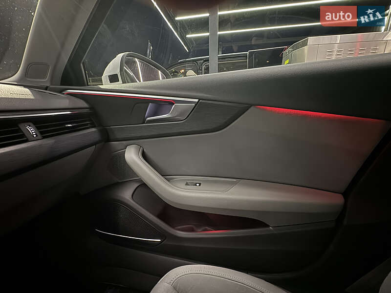 Седан Audi A4 2016 в Ужгороді