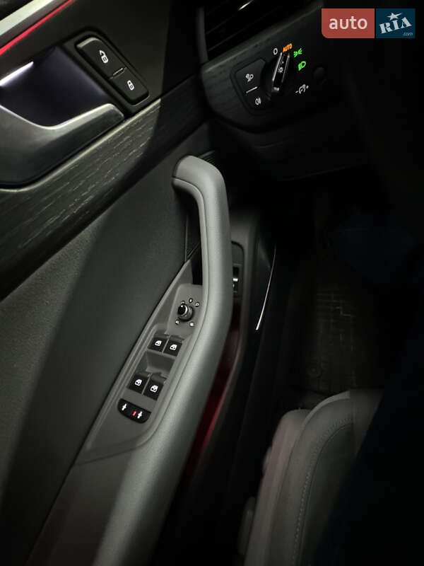 Седан Audi A4 2016 в Ужгороді