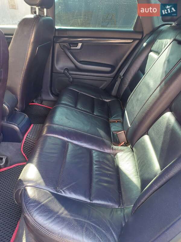 Седан Audi A4 2004 в Могилев-Подольске