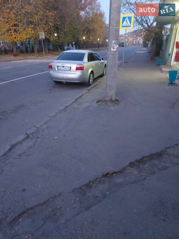 Седан Audi A4 2004 в Могилев-Подольске