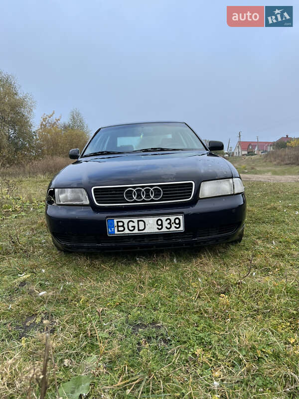 Седан Audi A4 1997 в 