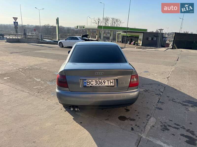 Седан Audi A4 1996 в Ходорове