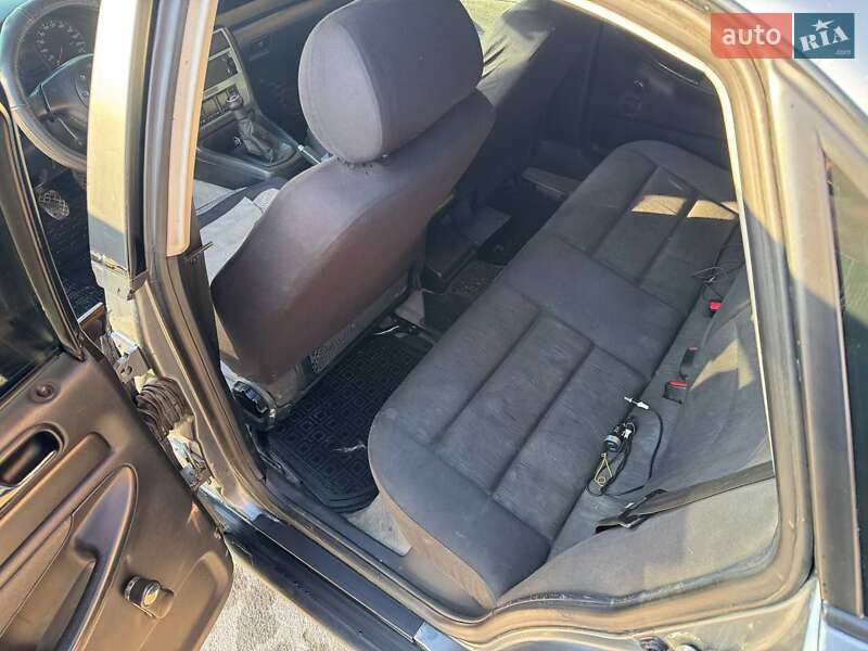 Седан Audi A4 1996 в Ходорове