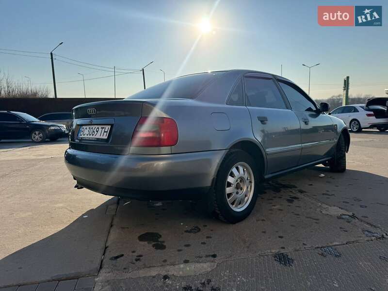 Седан Audi A4 1996 в Ходорове