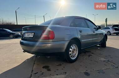 Седан Audi A4 1996 в 