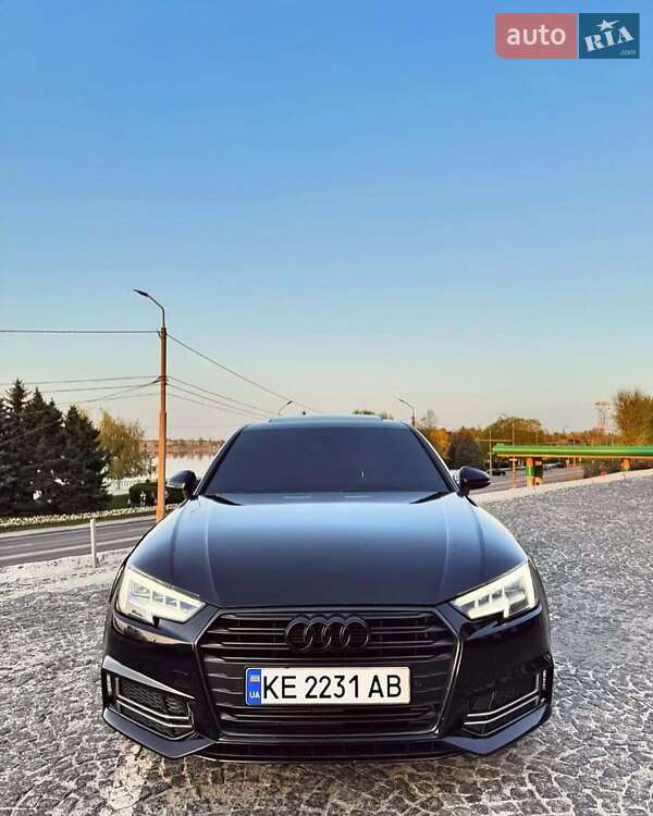 Седан Audi A4 2018 в 