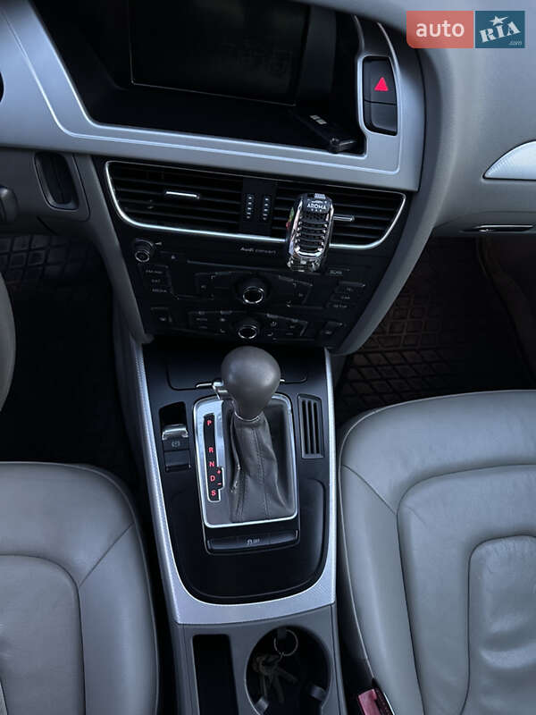 Седан Audi A4 2011 в Сваляве