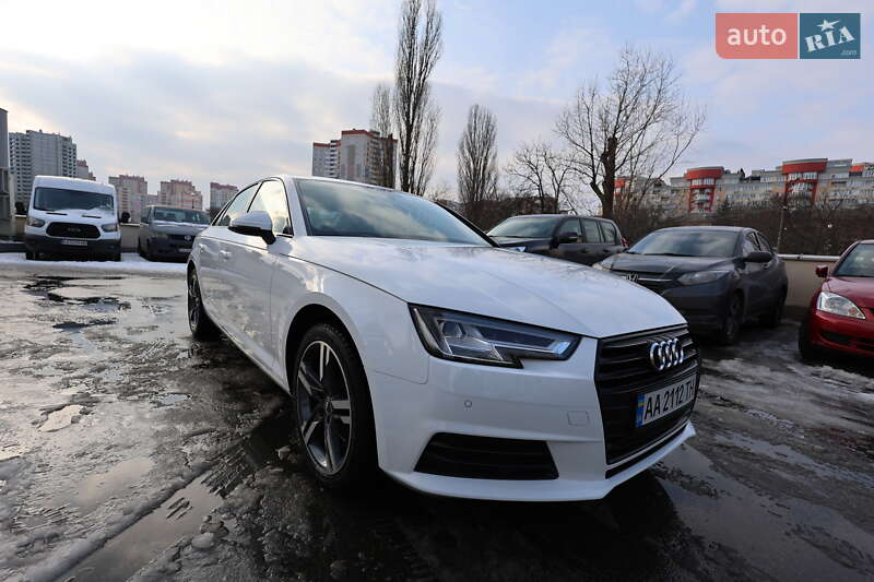 Седан Audi A4 2017 в Киеве