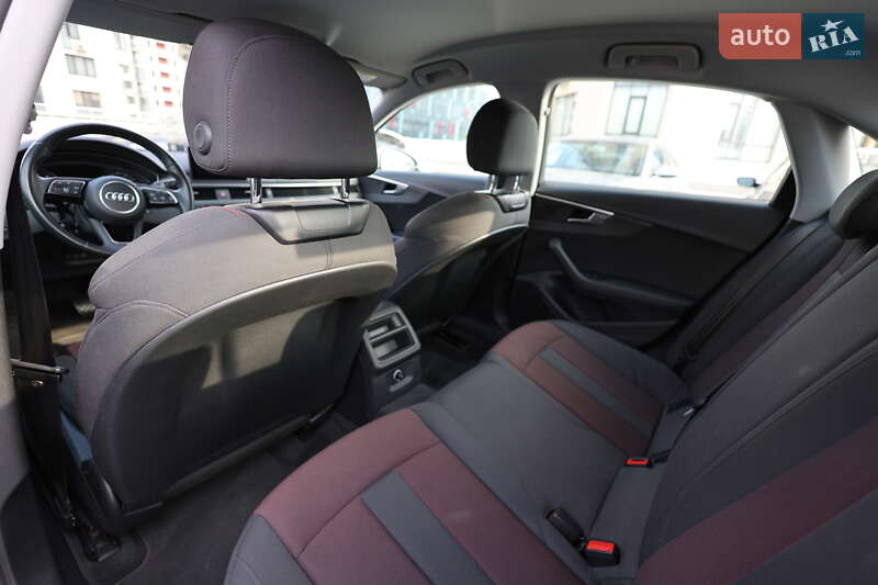 Седан Audi A4 2017 в Киеве