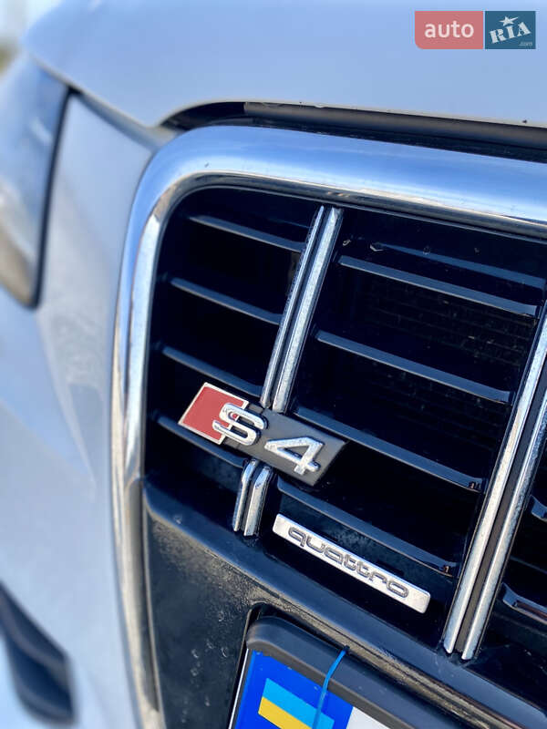 Седан Audi A4 2011 в Львове
