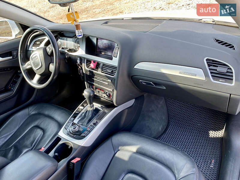 Седан Audi A4 2011 в Львове