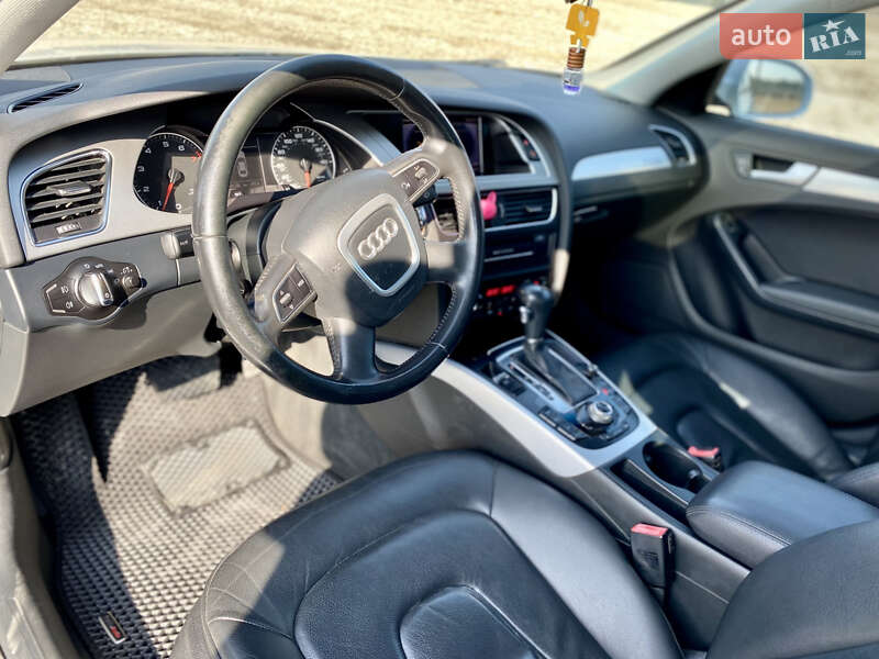 Седан Audi A4 2011 в Львове