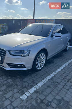 Седан Audi A4 2012 в 