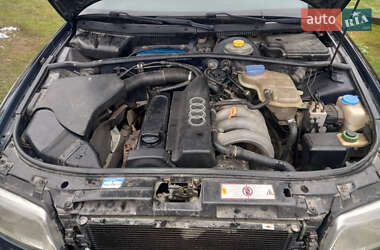 Седан Audi A4 1997 в Самборе