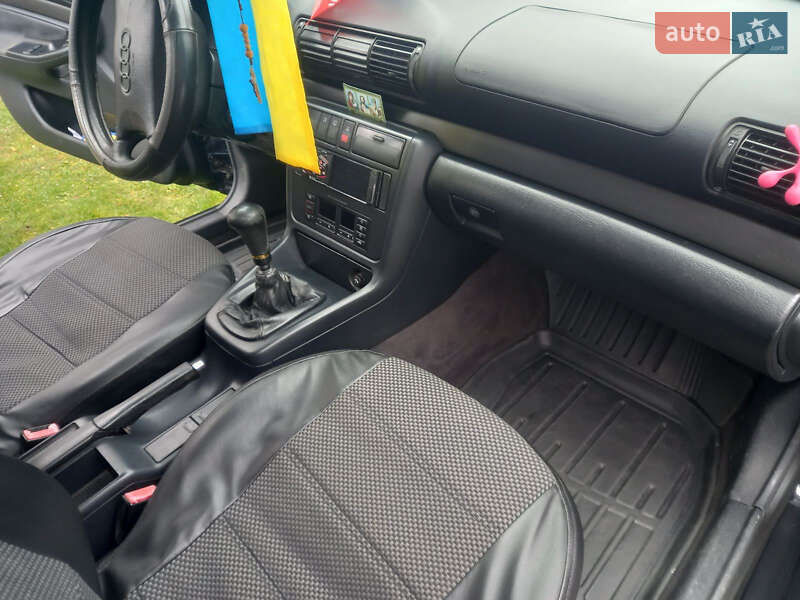 Седан Audi A4 1997 в Самборе