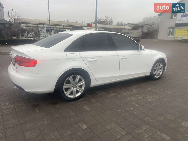 Седан Audi A4 2010 в Киеве