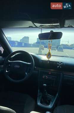 Седан Audi A4 1999 в 