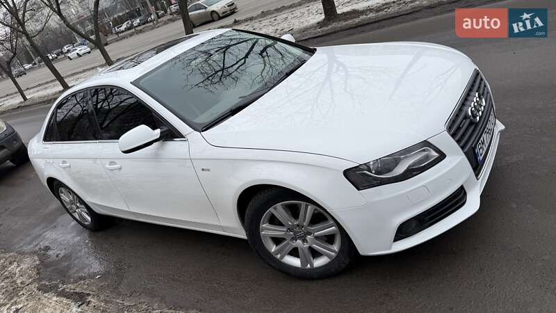 Седан Audi A4 2012 в Сумах