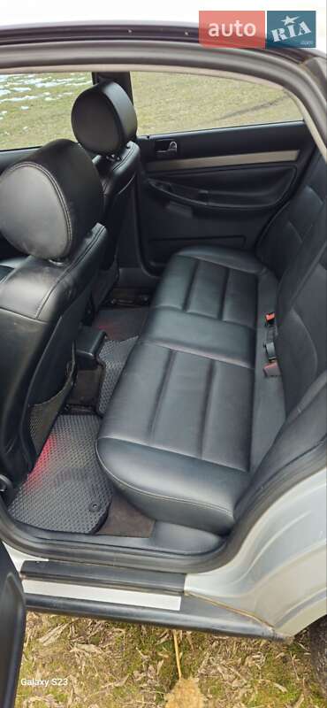 Седан Audi A4 2000 в Ромнах