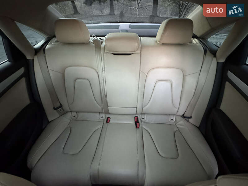 Седан Audi A4 2013 в Дрогобыче