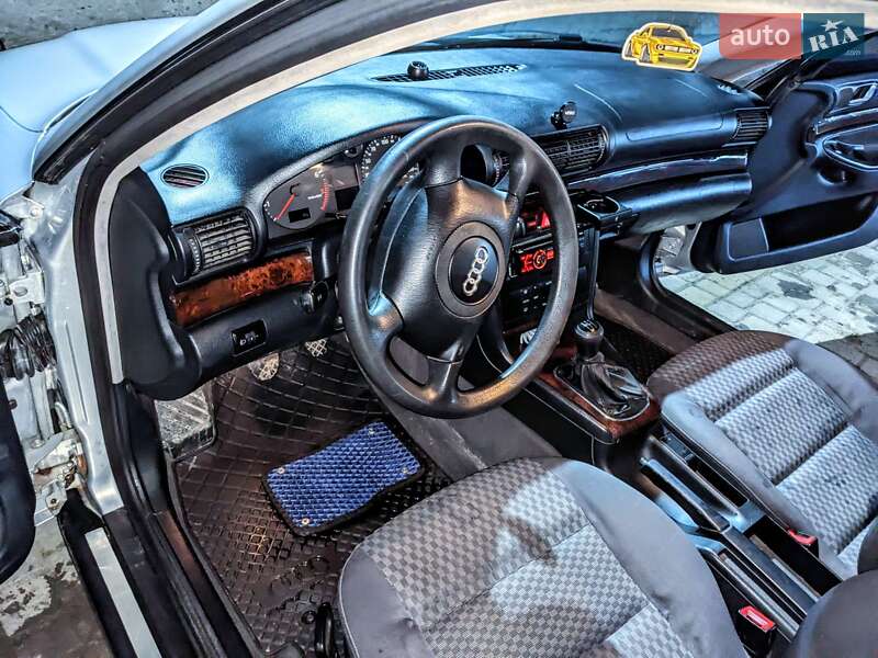 Седан Audi A4 1999 в Теофіполі