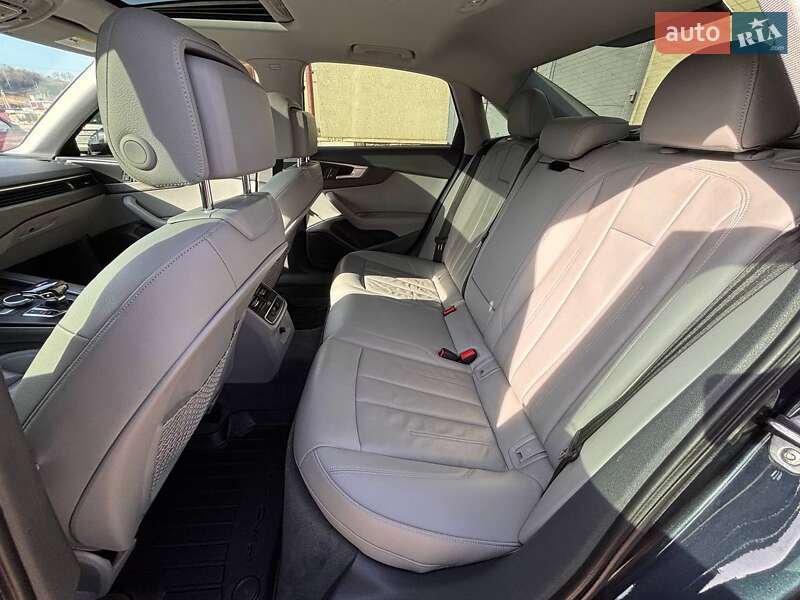 Седан Audi A4 2018 в Львове