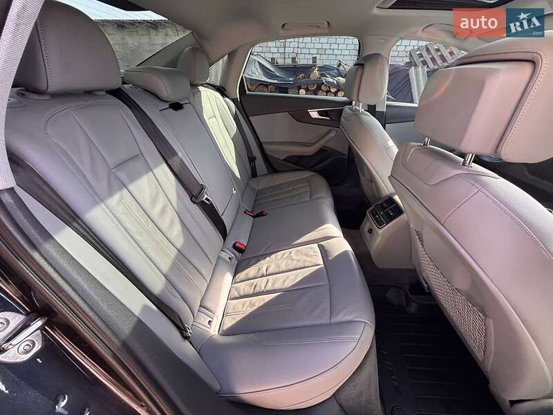 Седан Audi A4 2018 в Львове