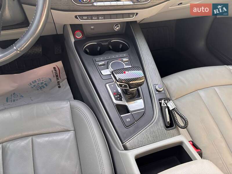 Седан Audi A4 2018 в Львове