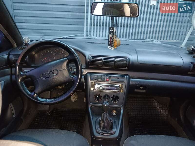 Седан Audi A4 1997 в Каменец-Подольском
