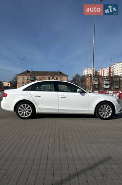 Седан Audi A4 2012 в 