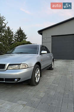 Седан Audi A4 1997 в 