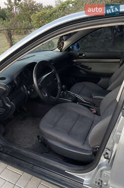 Седан Audi A4 1997 в Хороле