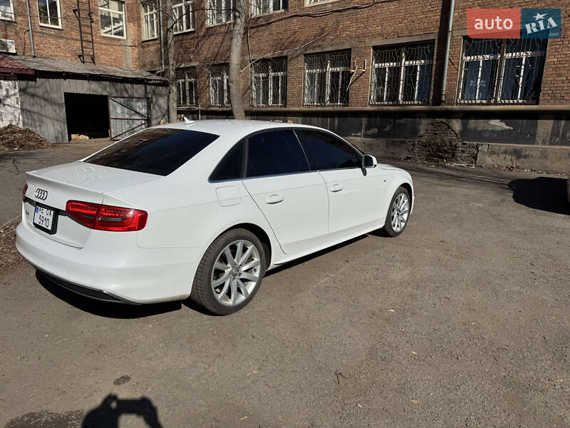 Седан Audi A4 2014 в Кривом Роге