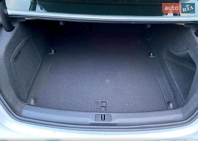Седан Audi A4 2014 в Виннице
