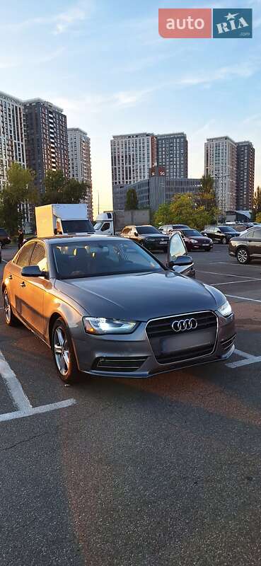 Седан Audi A4 2012 в 