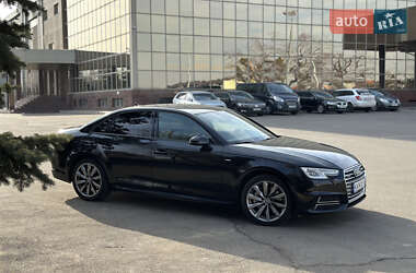 Седан Audi A4 2018 в 