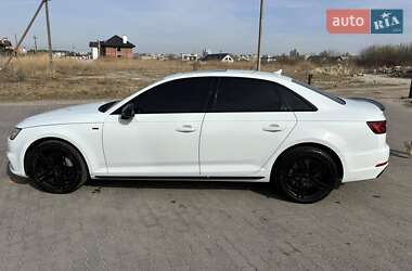 Седан Audi A4 2018 в Львове