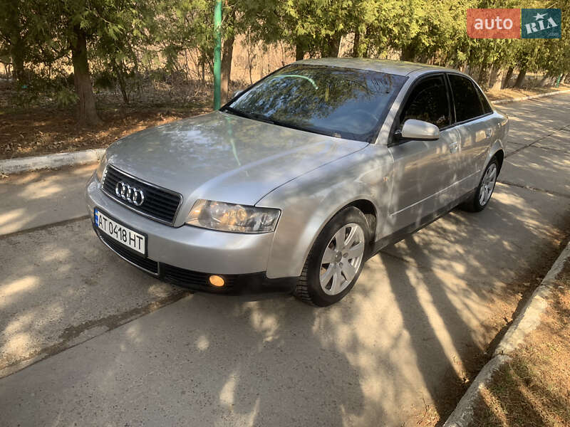 Седан Audi A4 2001 в Надворной