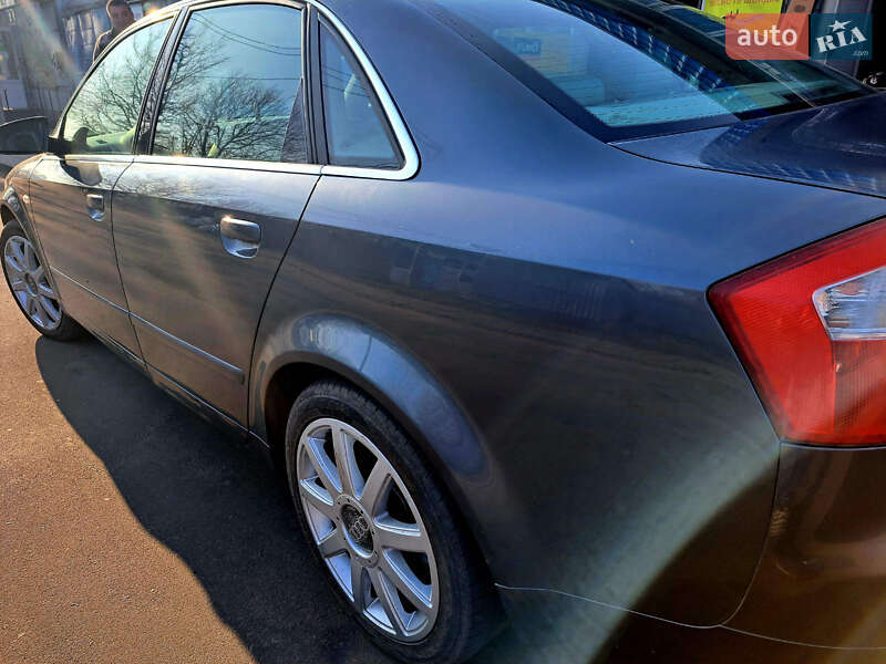 Седан Audi A4 2004 в Лохвице