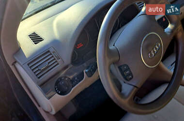 Седан Audi A4 2004 в Лохвице