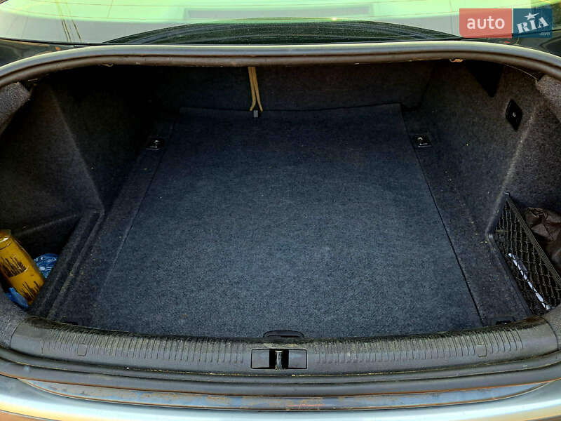 Седан Audi A4 2004 в Лохвице